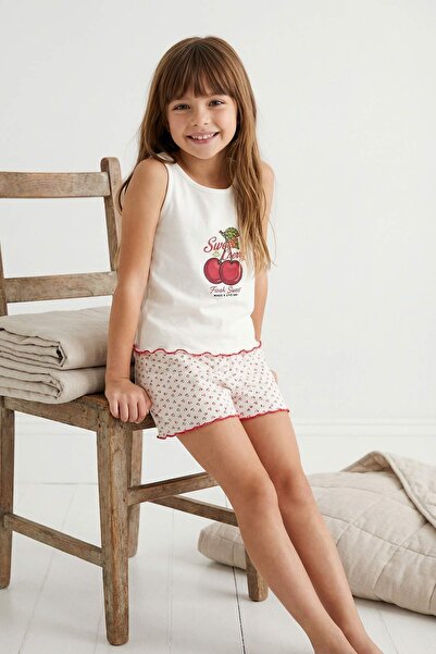 TRENDYOLKIDS Weiß bedrucktes, gerüschtes Strick-Pyjama-Set für Mädchen TKDSS2...