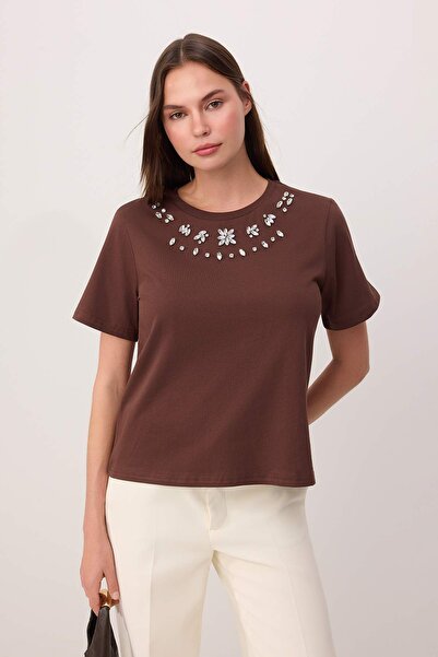 Συλλογή Trendyol Καφέ Μπλουζάκι Κανονικής Εφαρμογής με Λεπτομέρεια Αξεσουάρ, ...