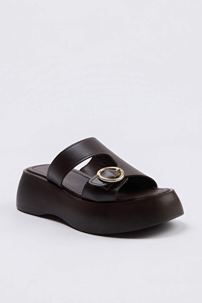 TRENDYOL SHOES Γυναικείες παντόφλες με χοντρή σόλα και λεπτομέρεια από καφέ χ...