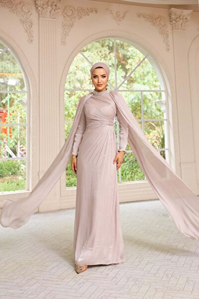 Olcay Yoryo Seiden-Tesettür-Abendkleid mit Steinen am Kragen und Umhang-Detai...