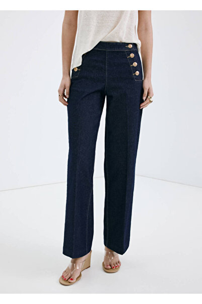 Wide leg jean with side button