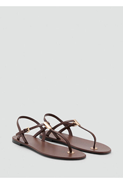 MANGO Woman Metal detaylı deri sandalet