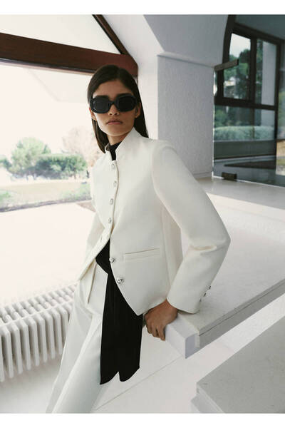 MANGO Woman Mücevher düğmeli hakim yakalı ceket