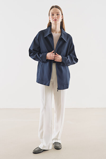 Manuka ΜΠΟΥΦΑΝ ΜΕ ΛΕΠΤΟΜΕΡΕΙΕΣ ΣΤΟ ΤΕΛΕΙΟ ΤΗΣ ΜΑΝΙΚΙΑΣ ΣΚΟΥΡΟ ΜΠΛΕ