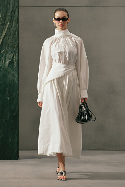 Manuka بلوزة بياقة مربوطة بلون إكرو