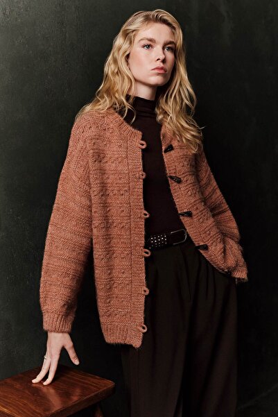 Manuka ΤΡΙΚΟΤΕΧΝΙΚΗ ΖΑΚΑΡΑΝΤΑ ΜΕ ΜΕΓΑΛΑ ΚΟΥΜΠΙΑ ΚΙΡΕΜΙΤ