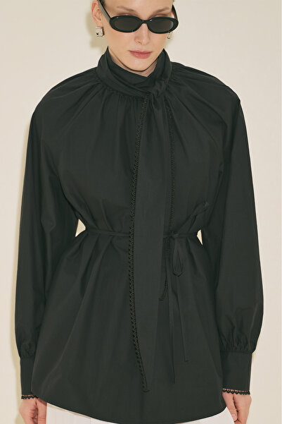 Manuka ΜΠΛΟΥΖΑ ΜΕ ΔΕΣΜΕΥΤΙΚΟ ΓΙΑΚΑ ΜΑΥΡΗ