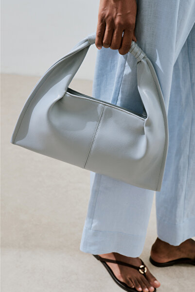 Manuka حقيبة يد جلدية لامعة باللون الأزرق