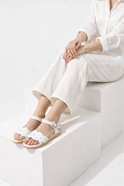 infinite8 Γυναικεία άνετα σανδάλια σε λευκό χρώμα με πλεκτές αγκράφες – Καθημ...