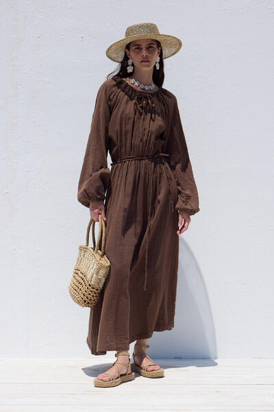 Manuka Καφέ μουσελίνα φόρεμα - Λεπτομέρεια γραβάτας