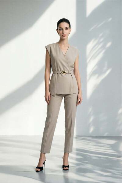 Setre Bej Kemer Detaylı Yelek Pantolonlu Takım