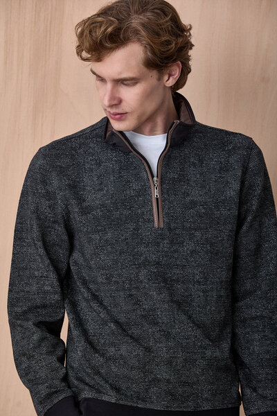 SMILE Lastrange Black Half-Zipper Flexible Textured Sweatshirt