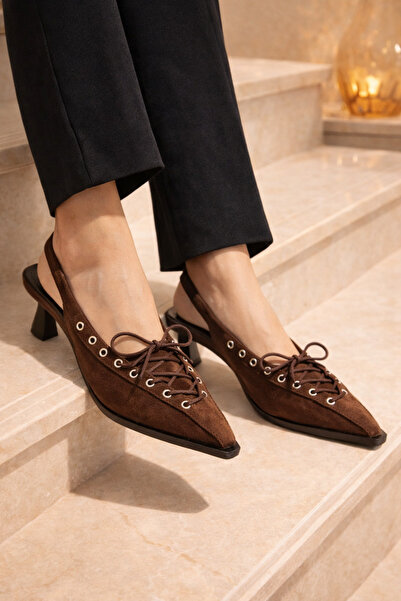 CİMİLİ SHOES Γυναικεία παπούτσια με κοντό τακούνι και λεπτομέρεια από δαντέλα...