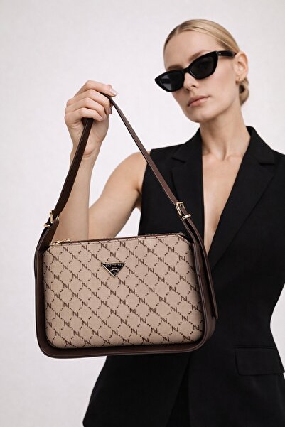 NOTHING Γυναικεία τσάντα μπαγκέτα με μονόγραμμα, ρυθμιζόμενο λουράκι ζώνης, σ...