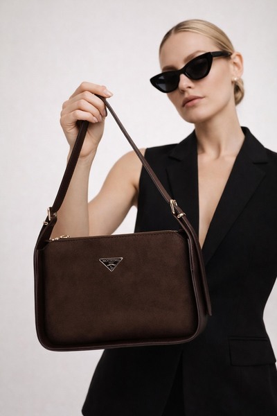 NOTHING Γυναικεία τσάντα μπαγκέτα σε καφέ σουέντ με ρυθμιζόμενο λουράκι ζώνης...