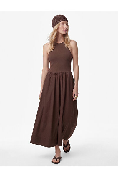 Koton Βαμβακερό μακρύ φόρεμα με λαιμόκοψη ποδηλάτου, αμάνικο, με χρήση δύο δι...