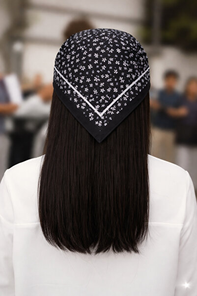 MOORİ Siyah Çiçek Desenli Bandana 55x55 cm – Yumuşak Dokulu Şık Saç Fuları