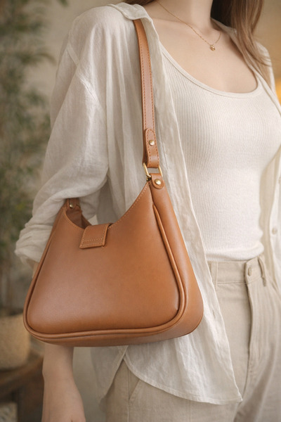 Tuess Women's Shoulder Bag Brown