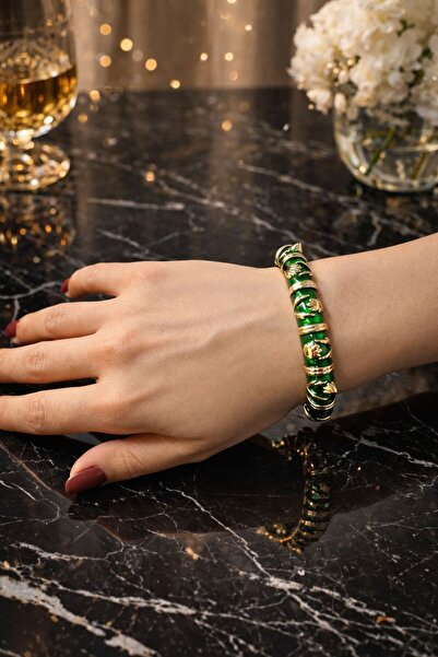 Arthesia Jewelry سوار من الفولاذ الذهبي مع تفاصيل من المينا الخضراء