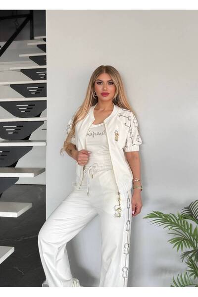 Bella Belluci Triple Team