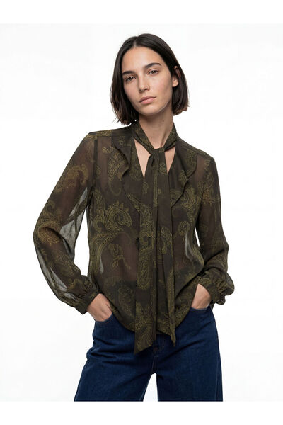 LC Waikiki Rmz Gi̇yi̇m Farkiyla Scarf Roba Collar Embroidered Chiffon Blouse