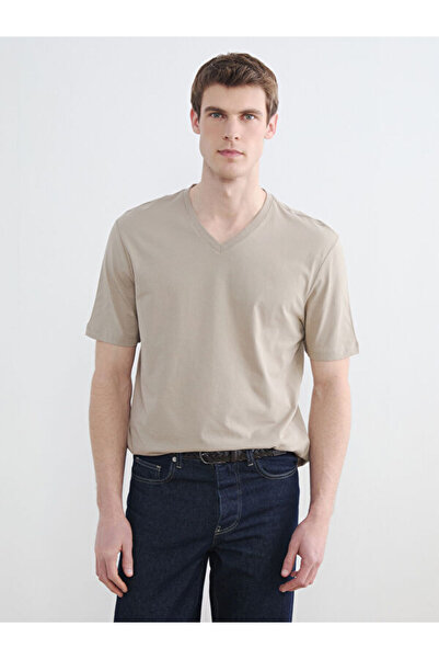 LC Waikiki Rmz Gi̇yi̇m Farkiyla V Dikim Combed Cotton Men's T-Shirt