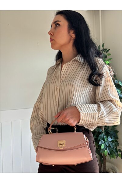 lalettobags حقيبة كروس نسائية باللون الوردي من إيلاي موديل كيلت بتفاصيل مفصلة