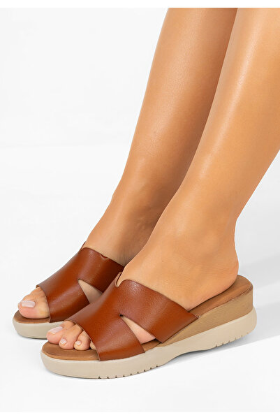 B T Shoes Παντόφλες με πλατφόρμα Miriay ταμπά