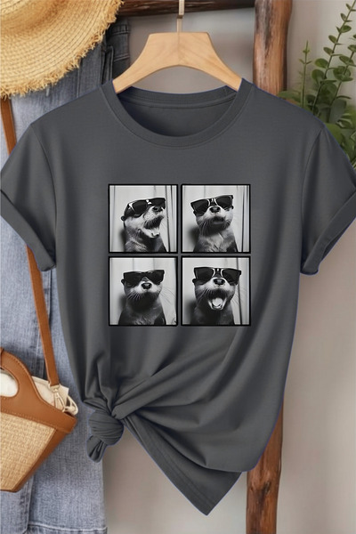 l'eivor Seal Pose Printed Women's T-Shirt