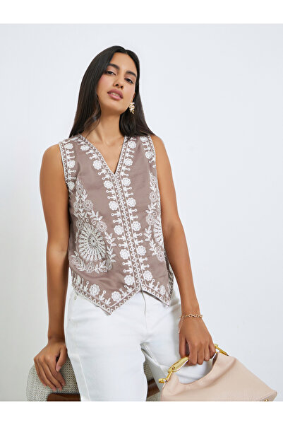 Styli Sleeveless V-Neck Embroidered Waistcoat