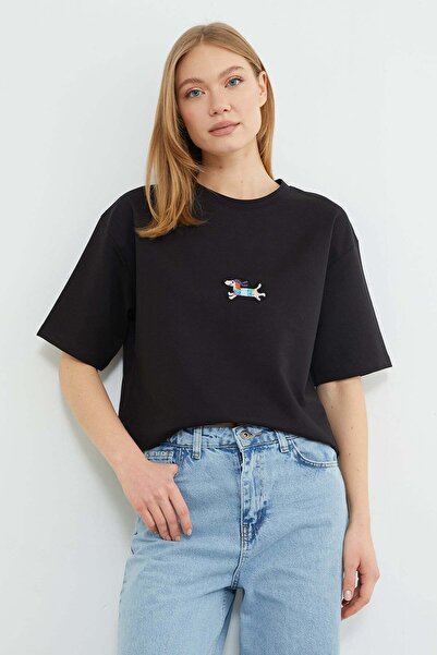 Fulla Moda Dog Embroidered Crew Neck Casual T-Shirt