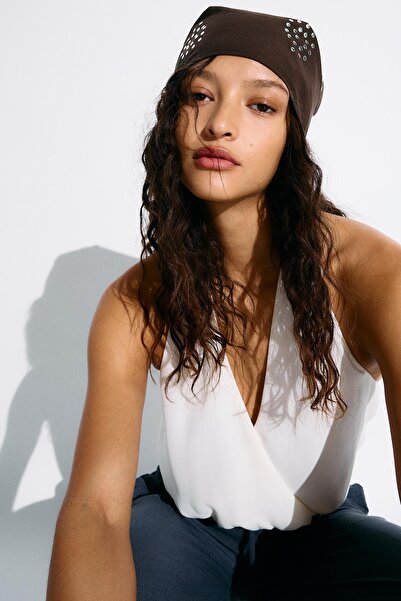 Bershka Zımbalı üçgen fular