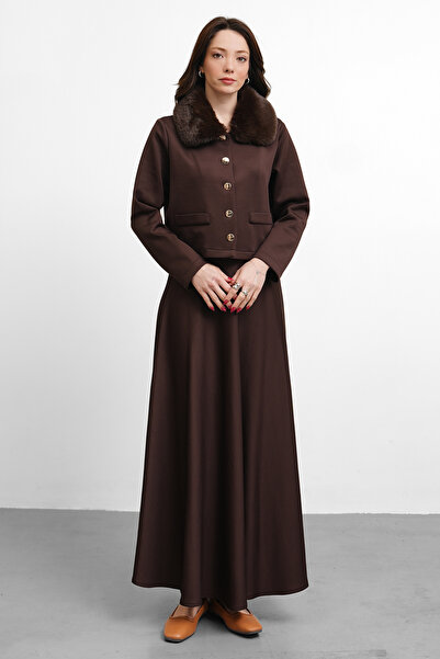 salisburys Γυναικείο κοστούμι με γούνινο γιακά και λεπτομερή φούστα από την M...