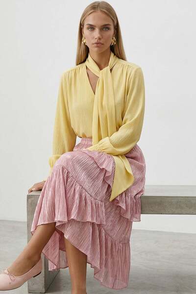 Trend Alaçatı Stili Kadın Sarı V Yaka Boyunden Bağlama Detaylı Gipe Detaylı M...