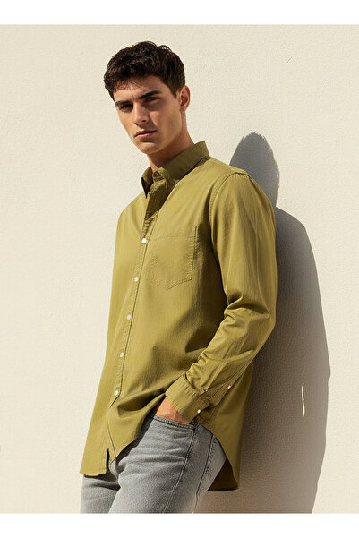 Lee Cooper قميص رجالي بقصة عادية وياقة وأكمام طويلة