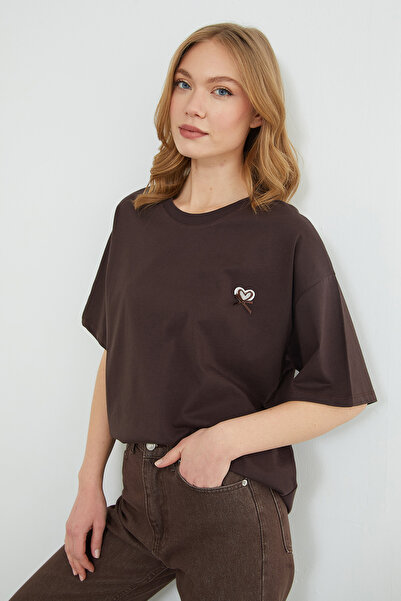 Fulla Moda Heart Embroidered Crew Neck Casual T-Shirt