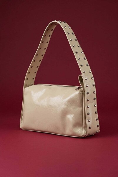 Fulla Moda حقيبة يد من الجلد الصناعي مع تفاصيل مرصعة بالفضة