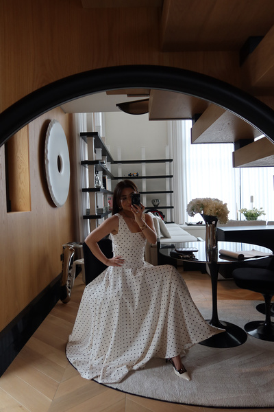 Özge Özgenç Kalın Askılı Puantiyeli Maxi Elbise