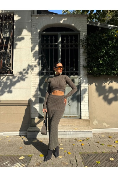 MiraMore Butik Knitwear Crop Sweater and Slit Long Skirt Set