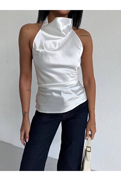 QUTTA Γυναικεία λευκή σατέν μπλούζα με ψηλό λαιμό και αμάνικο σχέδιο