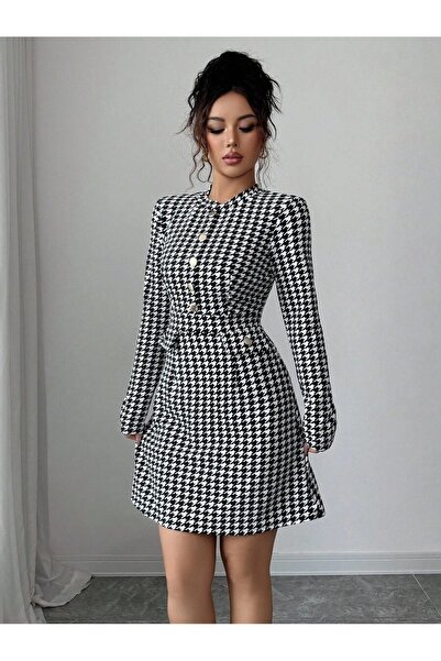 Iuliashop Rochie scurtă albă Aniela cu imprimeu geometric negru - M
