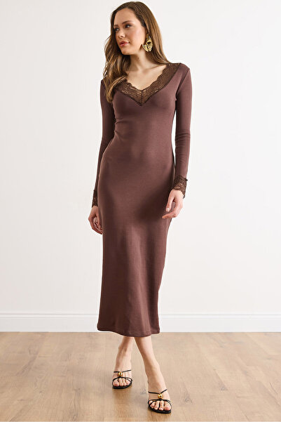 Olalook Γυναικείο μάξι φόρεμα με καφέ γιακά και δαντέλα στις μανσέτες ELB-190...