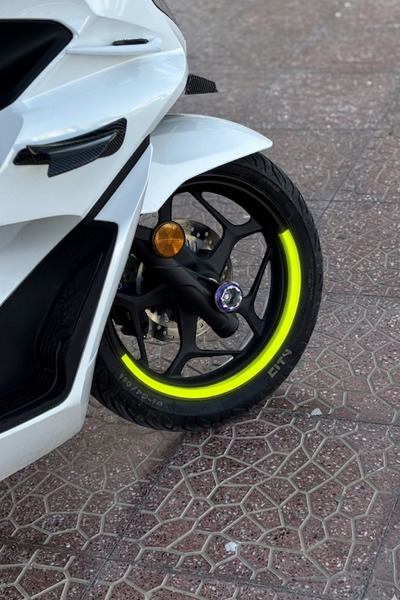 Banxtre Honda PCX için Uyumlu Yarım Jant Şeridi Sticker Seti (4 Parça)