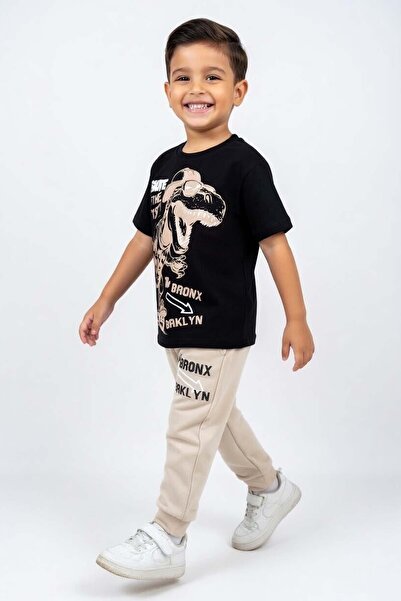 Riccotarz Erkek Çocuk Üzeri Yazı ve Kaykay Dino Baskılı Bileği Manşetli Bej Pijama Takımı