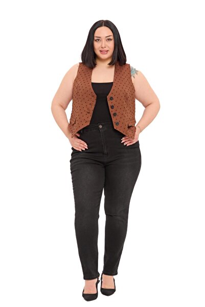 DISENTIS MODEST Μεγάλο μέγεθος, κοντό γιλέκο σε καφέ απόχρωση με κουμπιά, καλ...