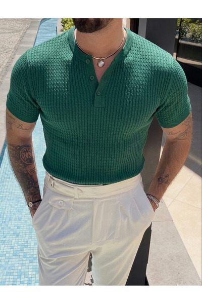 OUTFİT MAN Πλεκτό μπλουζάκι με ανάγλυφα κουμπιά σε σμαραγδί πράσινο χρώμα