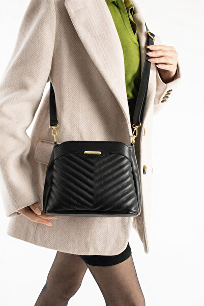 MILANOFOX Γυναικεία τσάντα χιαστί με μαύρη καπιτονέ ραφή σε σχήμα V, 3 θέσεων...