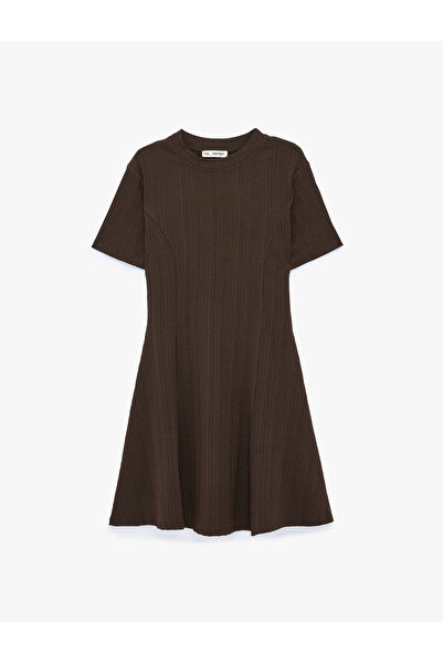 Koton Κοντομάνικο φόρεμα με λαιμόκοψη ποδηλατικού τύπου και μίνι φουσκωτό τελ...