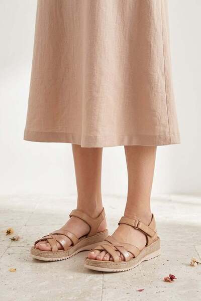 Ayakkabı Fuarı Elit ASIRM2309 Γυναικεία ίσια σανδάλια από γνήσιο δέρμα καφέ