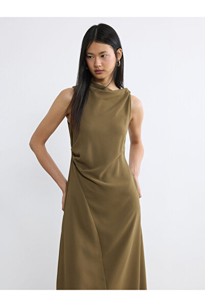 LC Waikiki NEVAVM Φόρεμα από κρεπ με κορδόνια και λαιμόκοψη σε χακί χρώμα LCW...